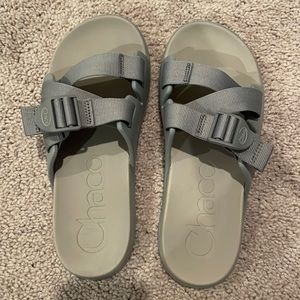 Chaco women’s Chillos size 8